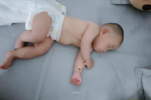 银川三个月宝宝抬头不稳